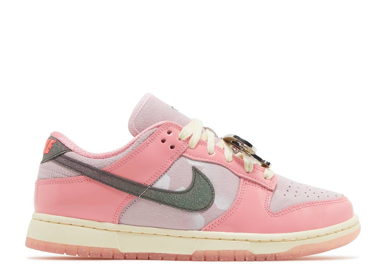 WMNS DUNK LOW LX 'BARBIE' image 0