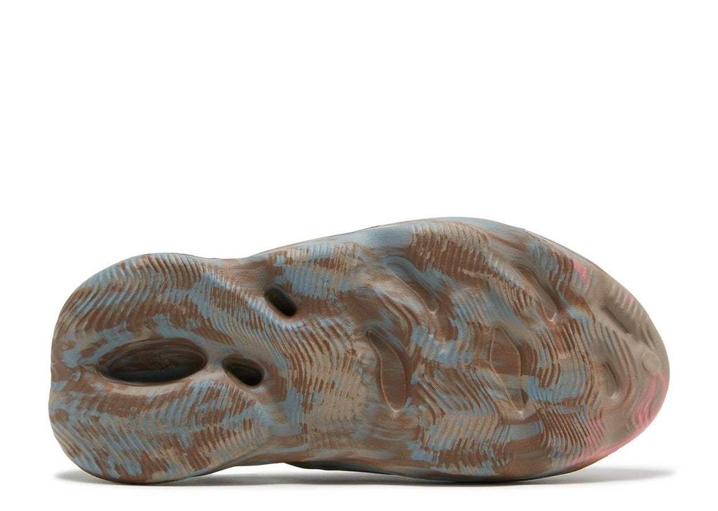 YEEZY FOAM RUNNER 'MX SAND GREY' image 3