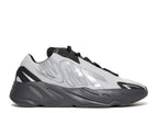 YEEZY BOOST 700 MNVN image 0