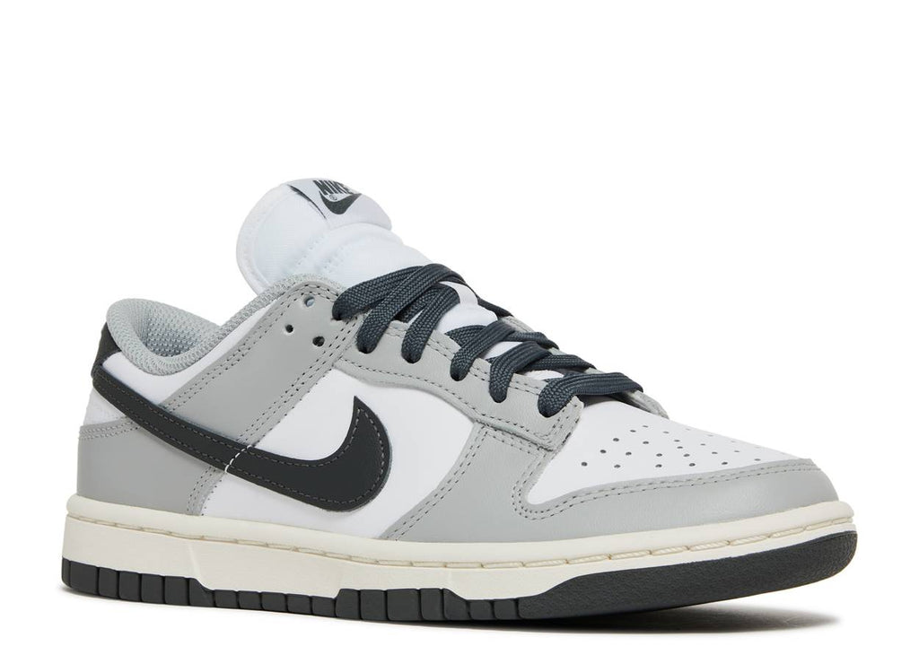 WMNS DUNK LOW 'LIGHT SMOKE GREY' image 1