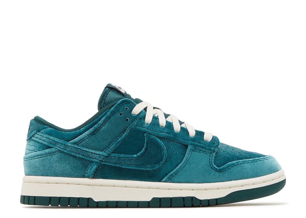 WMNS DUNK LOW 'GREEN VELVET' image 0