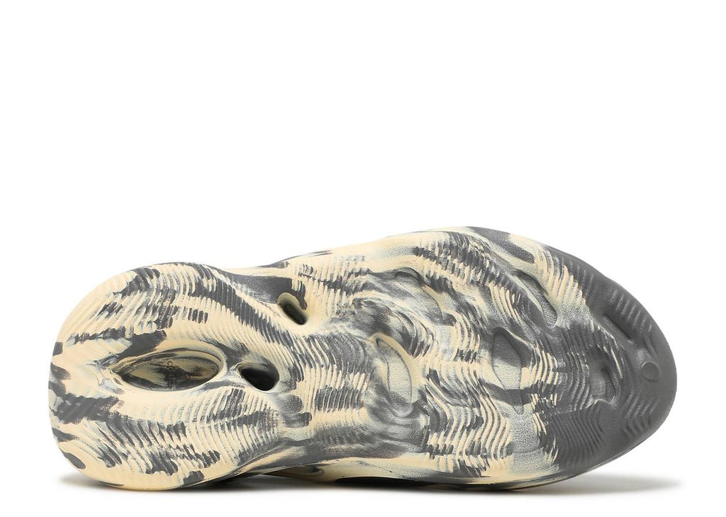 YEEZY FOAM RUNNER 'MXT MOON GREY' image 3